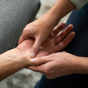 Tecnica massaggio Aromatouch doTERRA corsi 